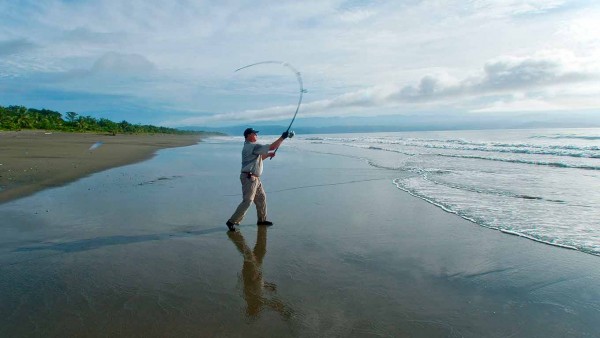 Ron Arra casting a Robert's Ranger Lure from the shoreline into the Gulfo Dulce